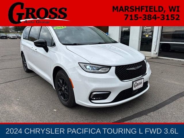 2024 Chrysler Pacifica Touring L — photo 1 of 5
