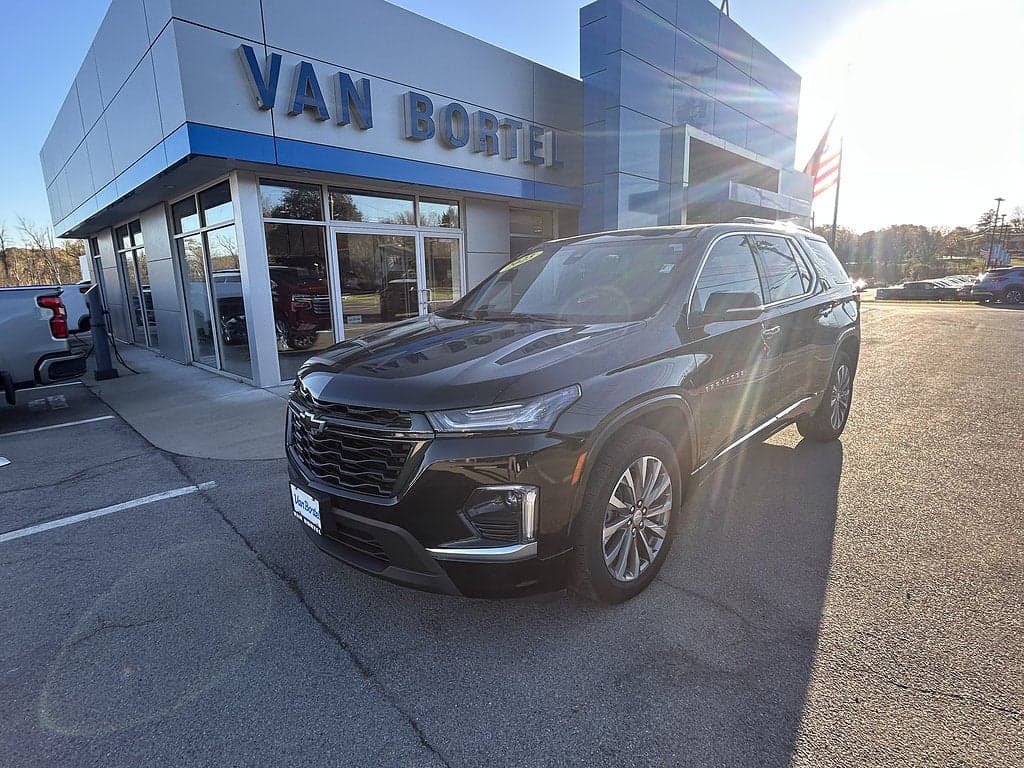 2023 Chevrolet Traverse Premier — photo 1 of 5