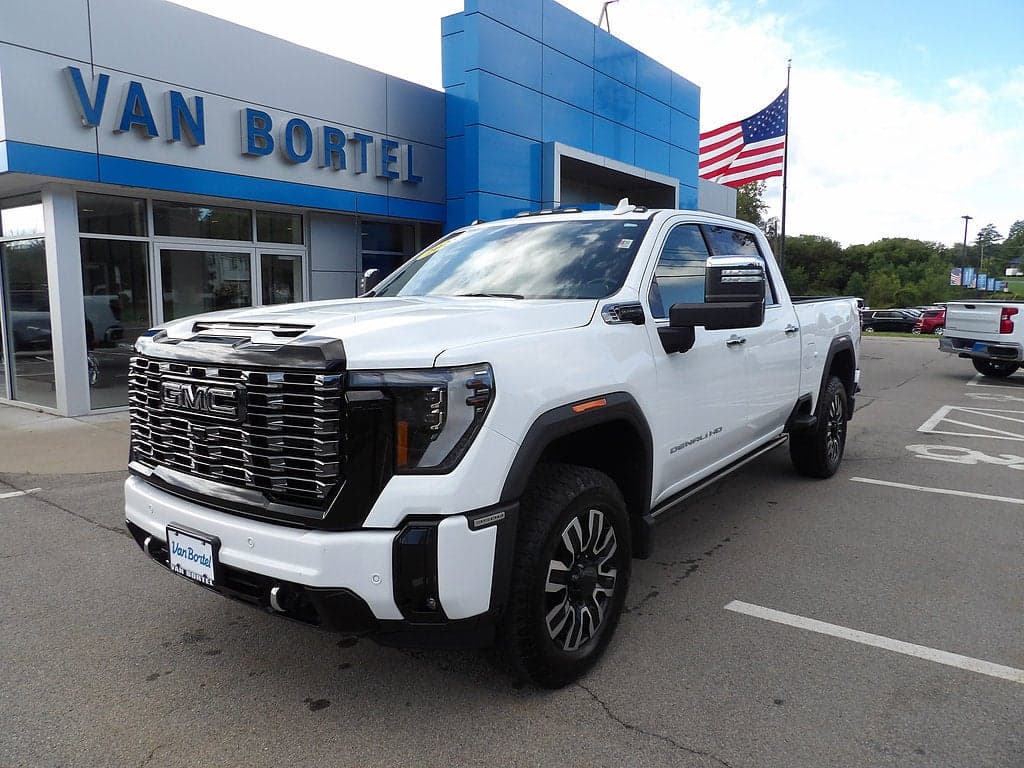 2025 GMC Sierra 3500HD Denali Ultimate — photo 1 of 47