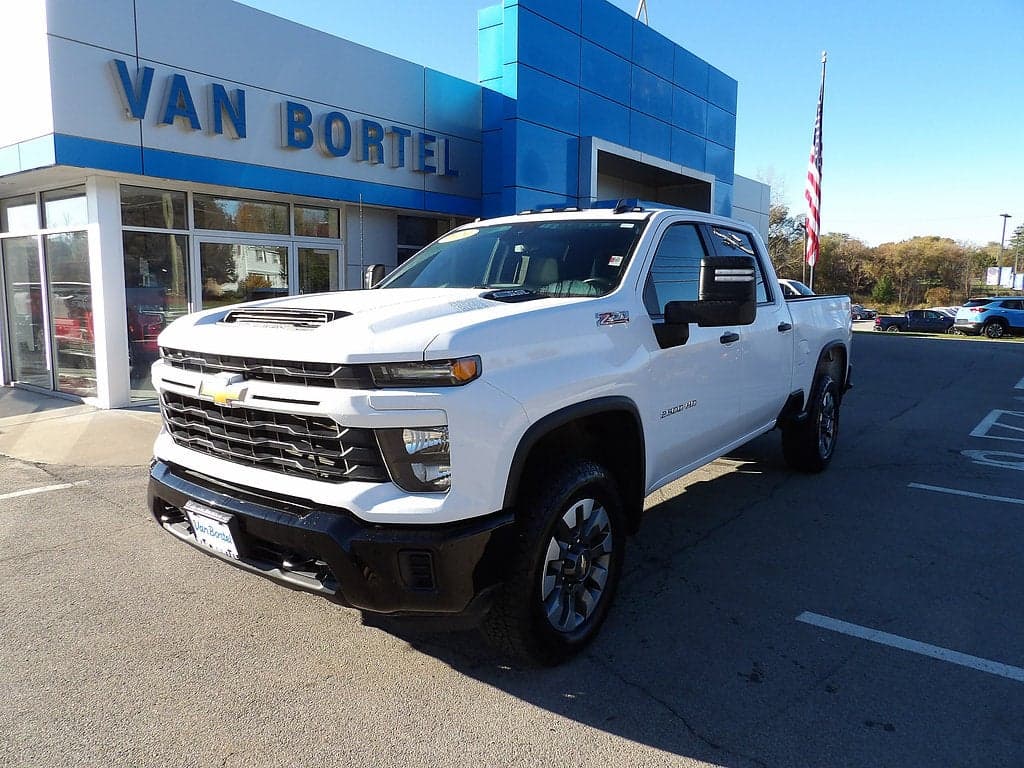 2024 Chevrolet Silverado 2500HD Custom — photo 1 of 5