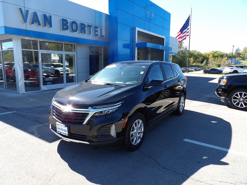 2022 Chevrolet Equinox LT — photo 1 of 5
