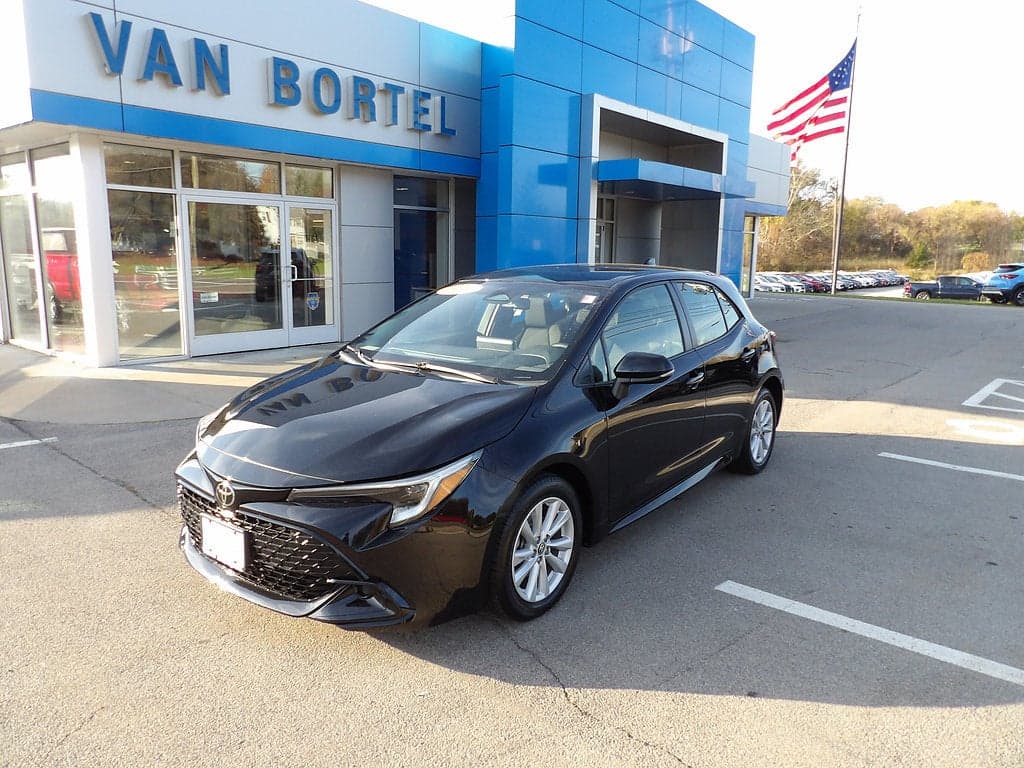 2024 Toyota Corolla Hatchback SE — photo 1 of 5