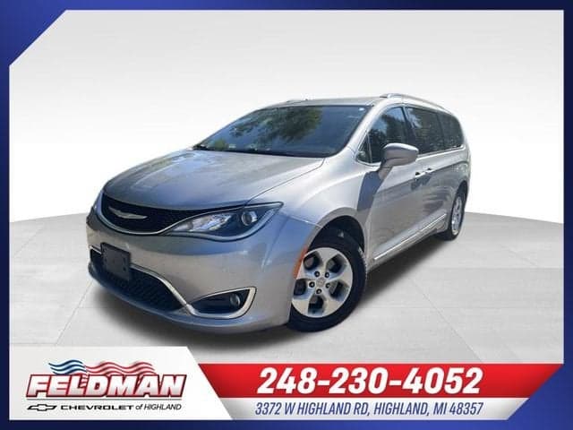 2017 Chrysler Pacifica Touring-L Plus — photo 1 of 9