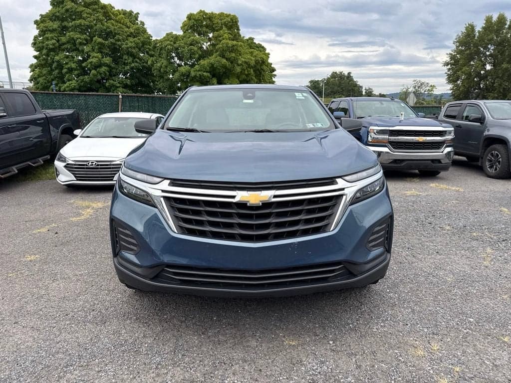 2024 Chevrolet Equinox LS — photo 1 of 21