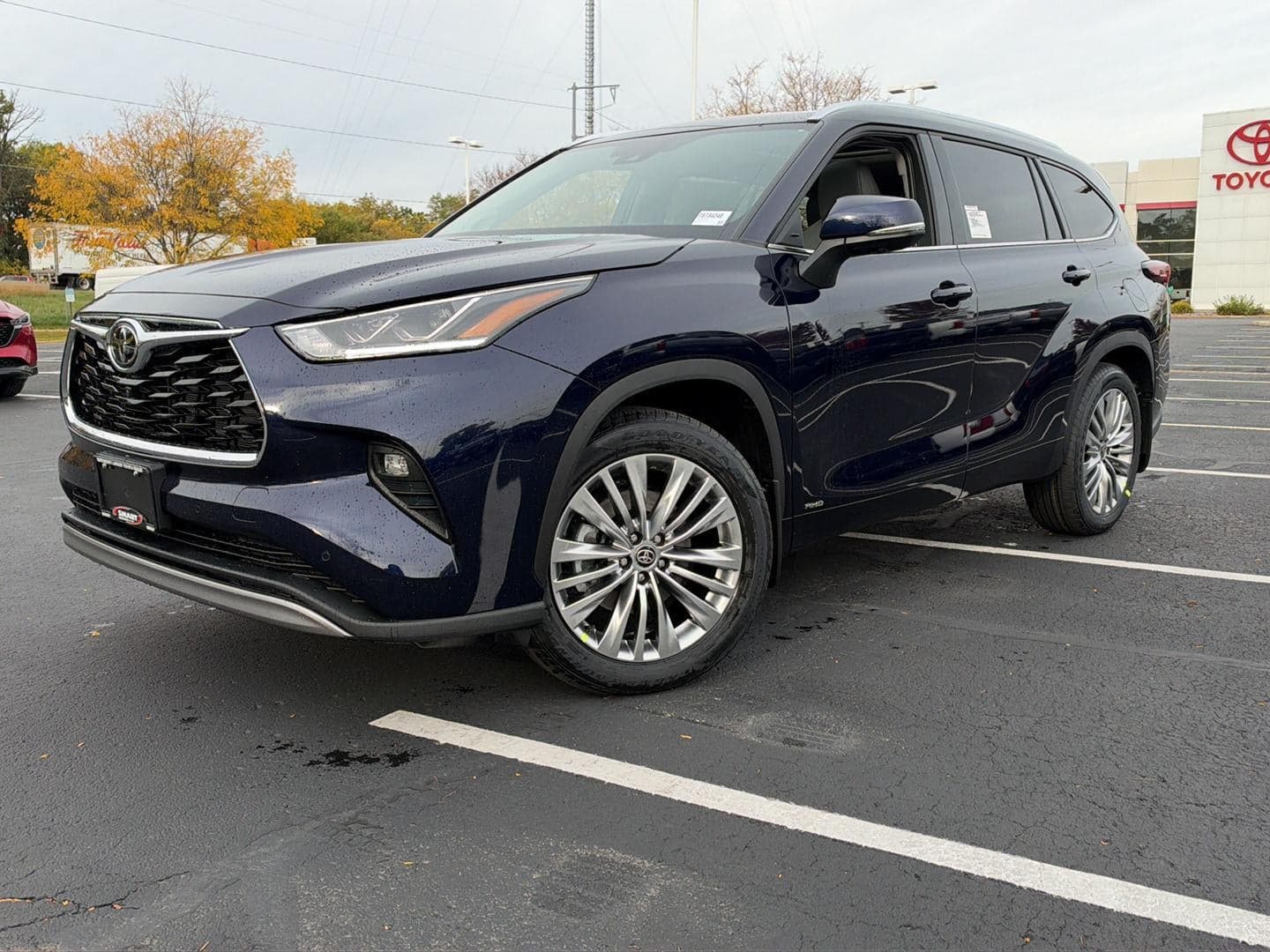 2026 Toyota Highlander Hybrid Platinum — photo 1 of 5