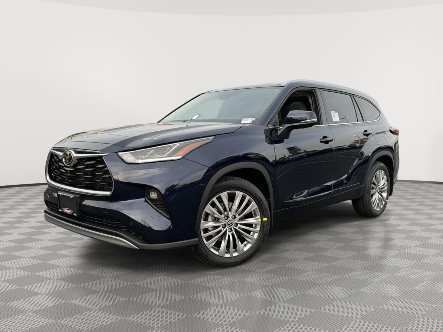 2026 Toyota Highlander Platinum — photo 1 of 5