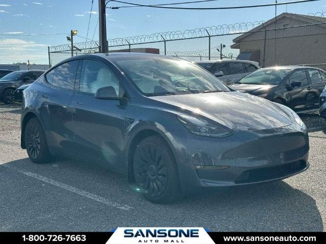 2023 Tesla Model Y Long Range — photo 1 of 5