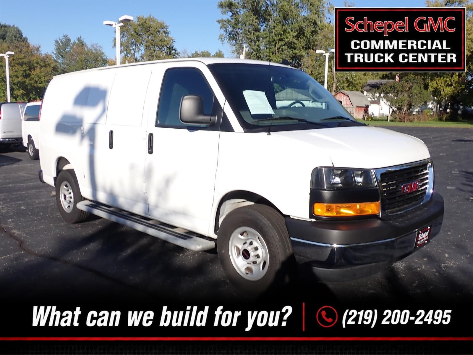 2025 GMC Savana Cargo Van Base — photo 1 of 5