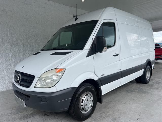 Foto de 2010 Mercedes-Benz Sprinter Van 3500 3500 3dr 144 in. WB DRW Cargo Van