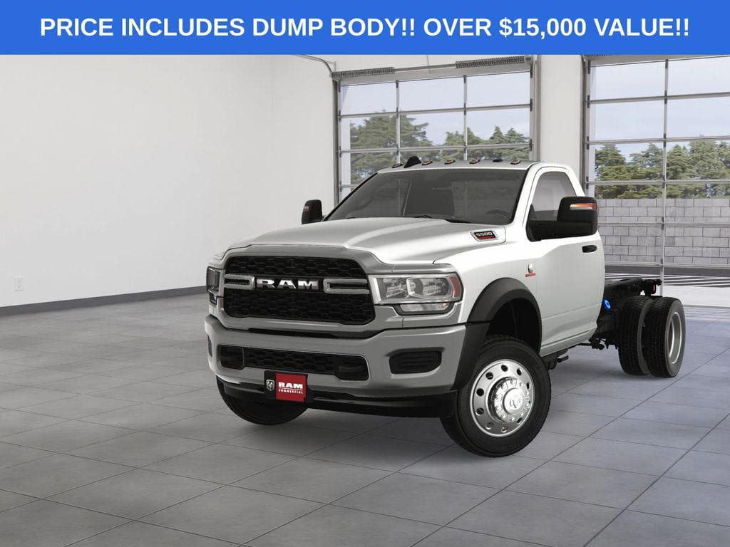 Foto de 2024 RAM 5500 Chassis Tradesman/SLT