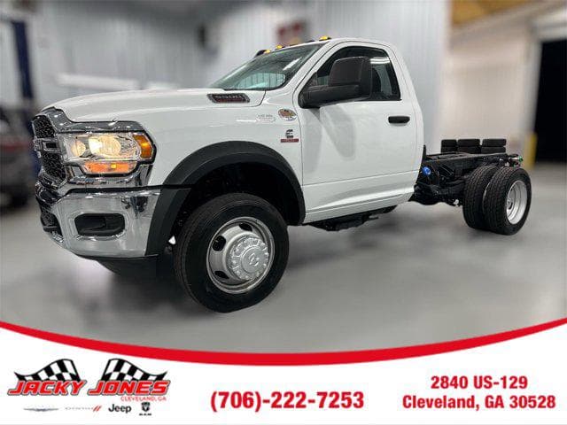 Foto de 2024 RAM 5500 Chassis Tradesman/SLT