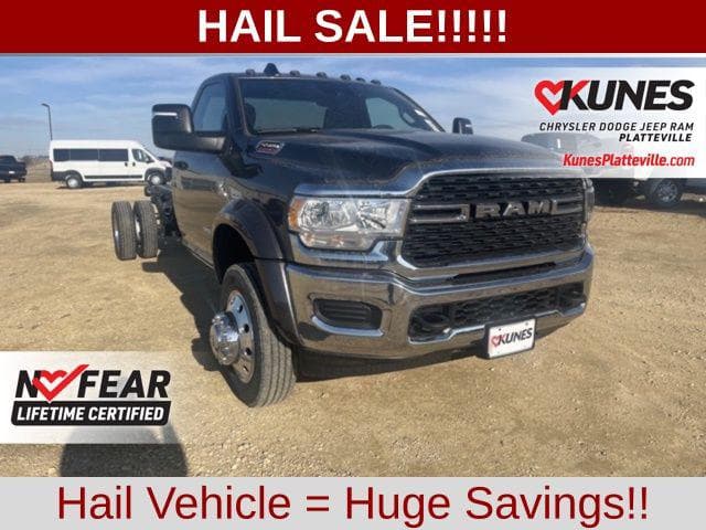 Foto de 2024 RAM 5500 Chassis Tradesman/SLT