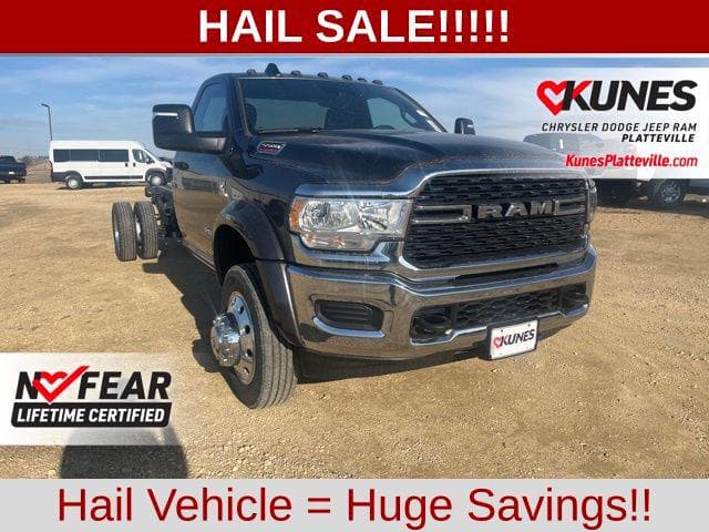 Foto de 2024 RAM 5500 Chassis Tradesman/SLT