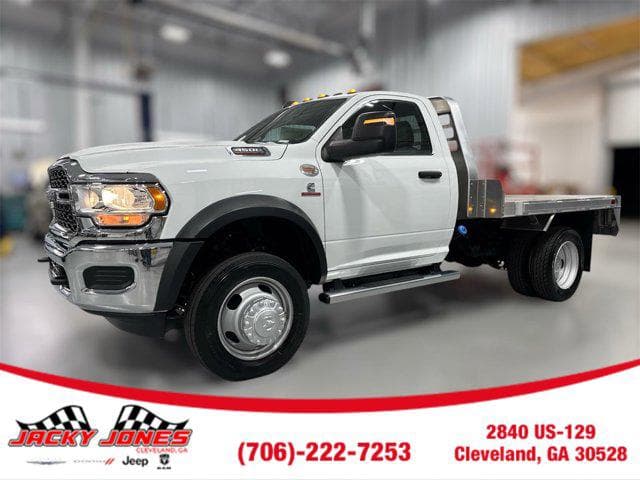 Foto de 2024 RAM 4500 Chassis Tradesman/SLT