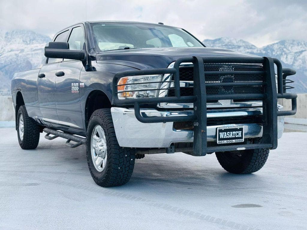 Foto de 2017 RAM 2500 Tradesman Crew Cab 4x4 8 Box
