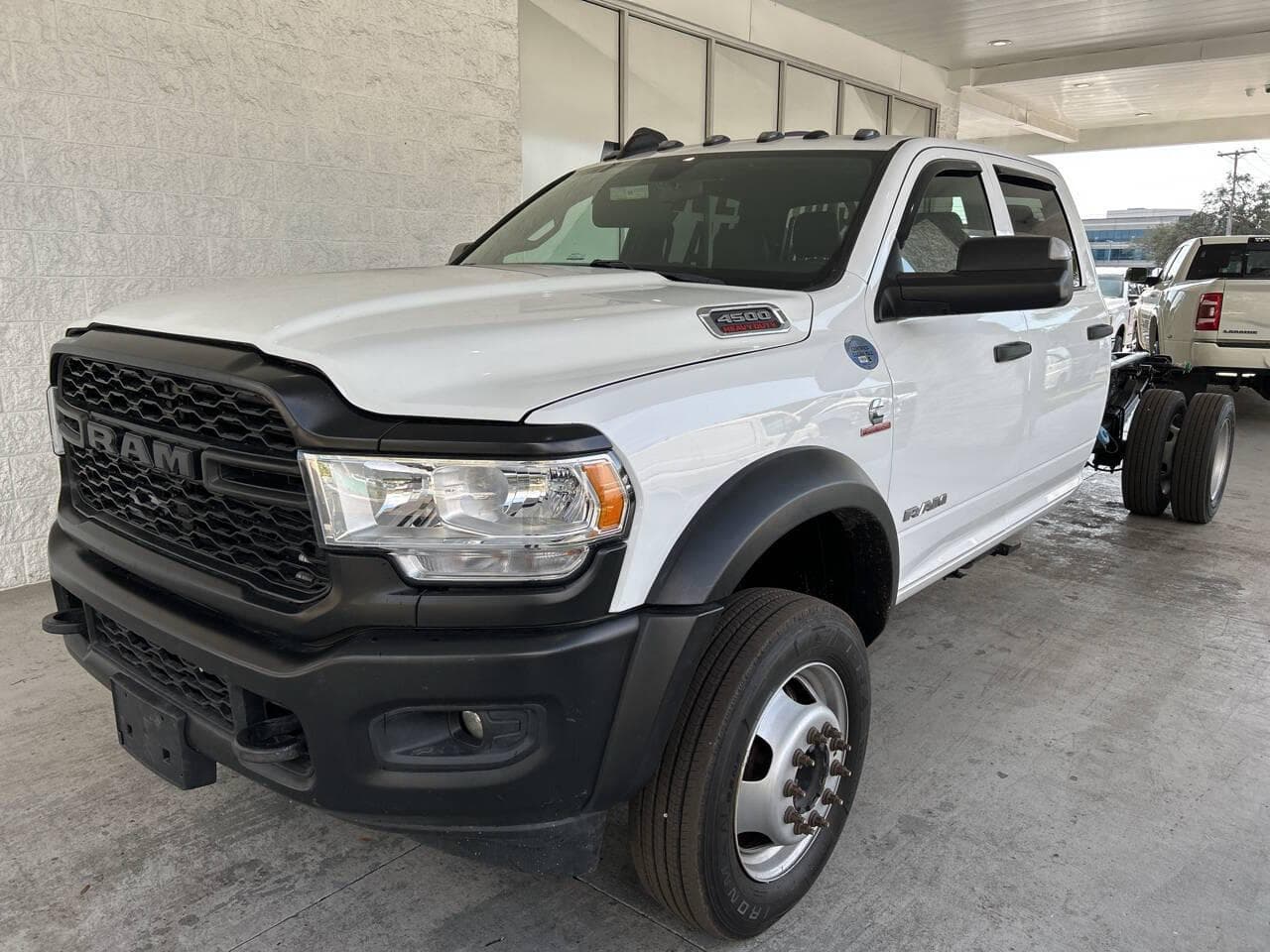 Foto de 2021 RAM 4500 Chassis Tradesman/SLT/Laramie/Limited