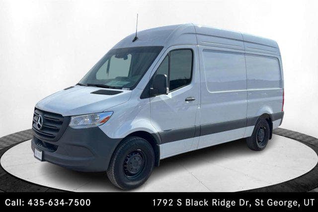 Foto de 2024 Mercedes-Benz Sprinter Cargo Van Standard Roof 4-Cyl Diesel HO