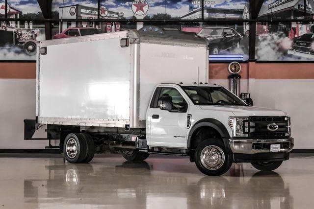 Foto de 2019 Ford F-550 XL