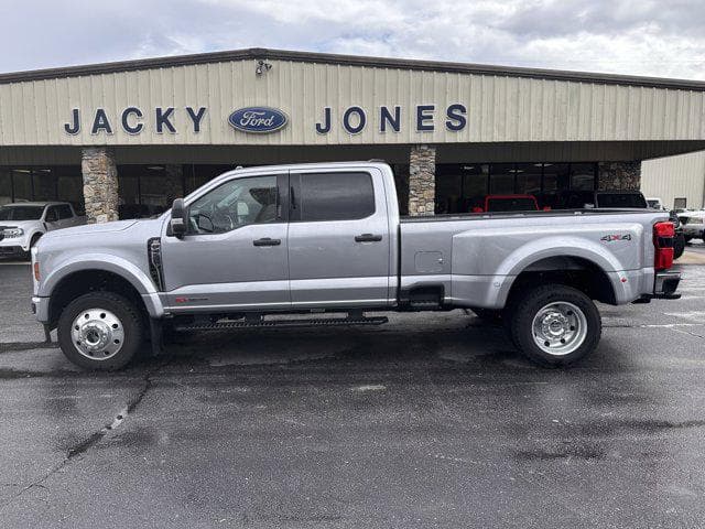 Foto de 2024 Ford F-450 XLT