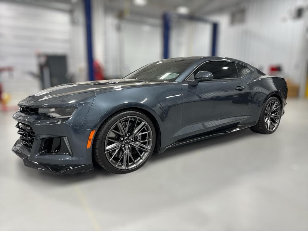 Foto de 2020 Chevrolet Camaro RWD Coupe ZL1