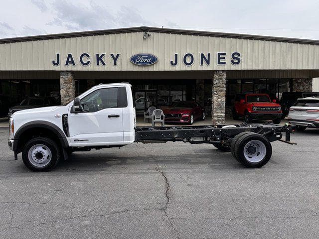 Foto de 2025 Ford F-450 Chassis XL