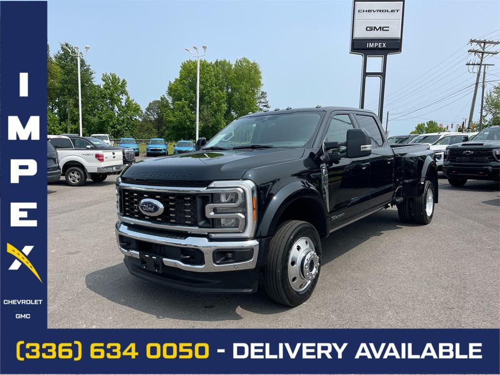 Foto de 2023 Ford F-450 LARIAT