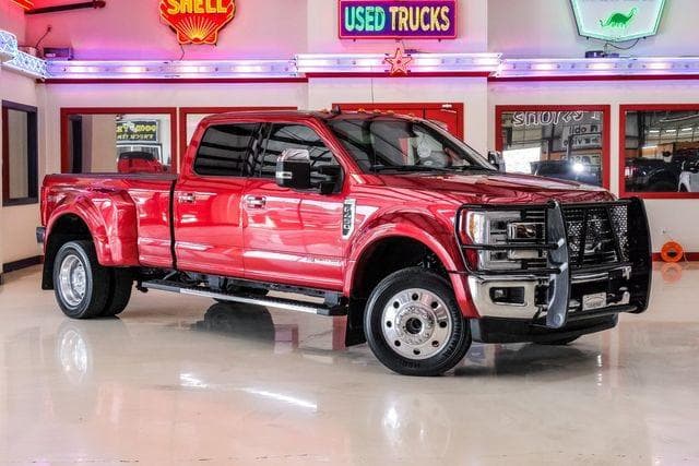 Foto de 2019 Ford F-450 LARIAT