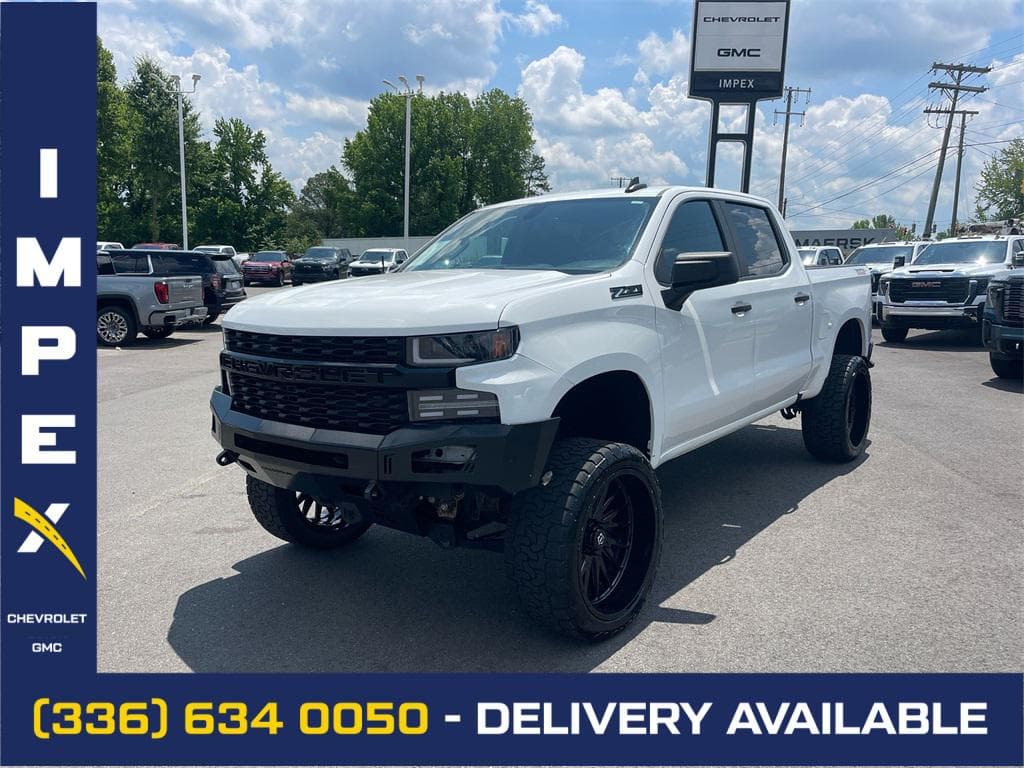 Foto de 2021 Chevrolet Silverado 1500 4WD Crew Cab Standard Bed Custom Trail Boss
