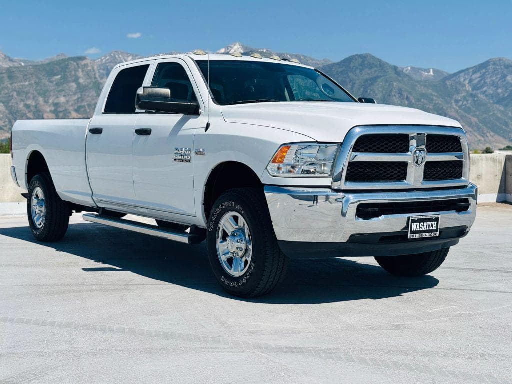Foto de 2017 RAM 2500 Tradesman Crew Cab 4x4 8 Box