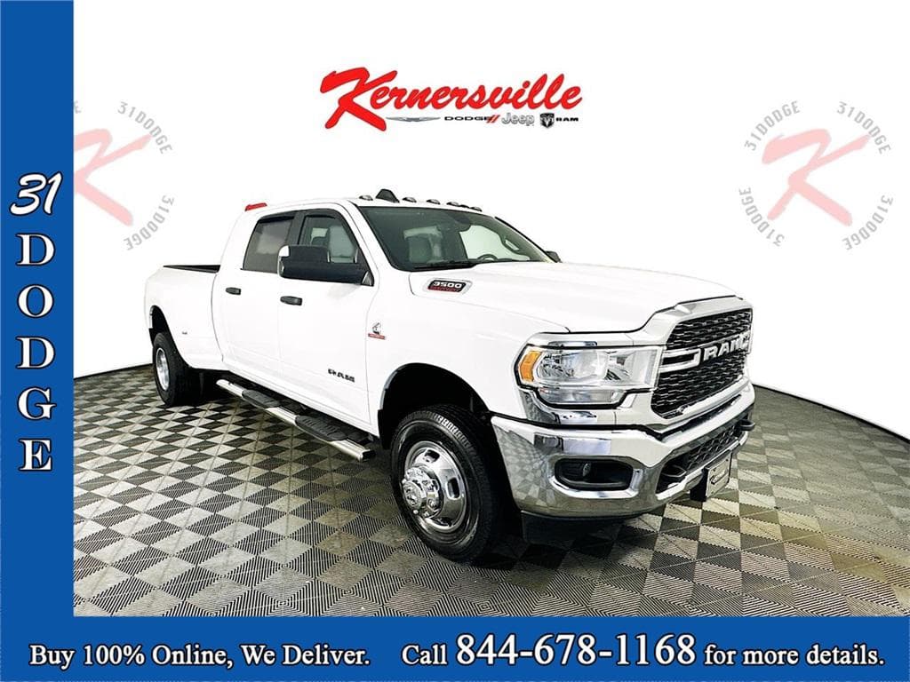 Foto de 2022 RAM 3500 Big Horn Mega Cab 4x4 64" Box