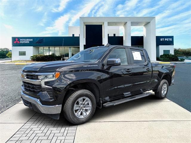 Foto de 2023 Chevrolet Silverado 1500 4WD Crew Cab Standard Bed LT