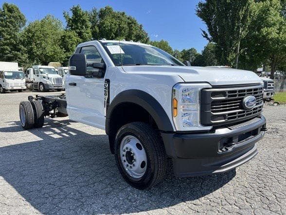 Foto de 2025 Ford F-450 Chassis XL