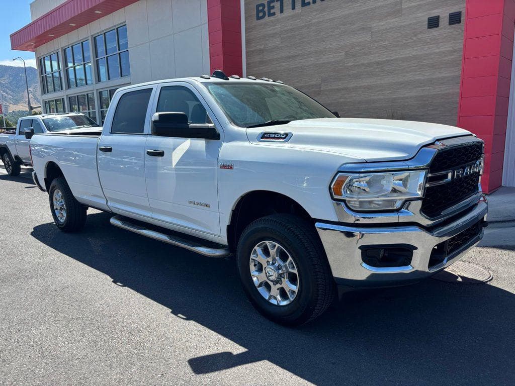 Foto de 2022 RAM 2500 Tradesman Crew Cab 4x4 8 Box