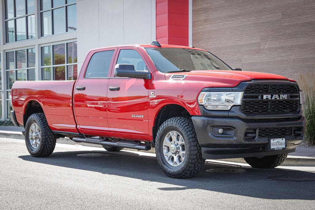 Foto de 2022 RAM 2500 Tradesman Crew Cab 4x4 8 Box