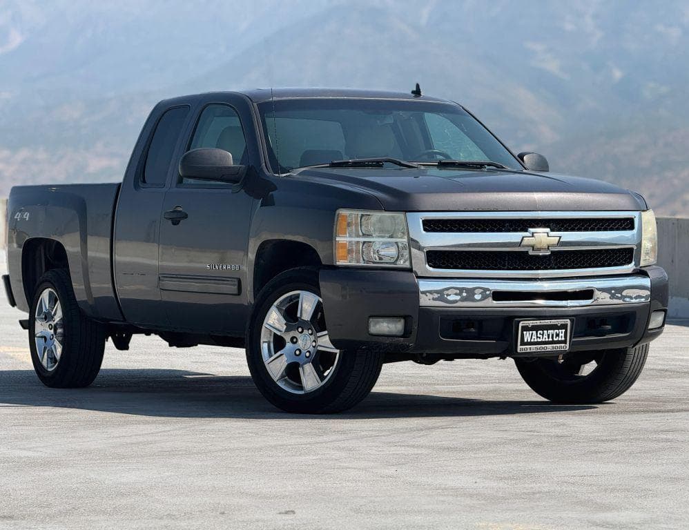 2011 Chevrolet Silverado 1500 LT — photo 1 of 23