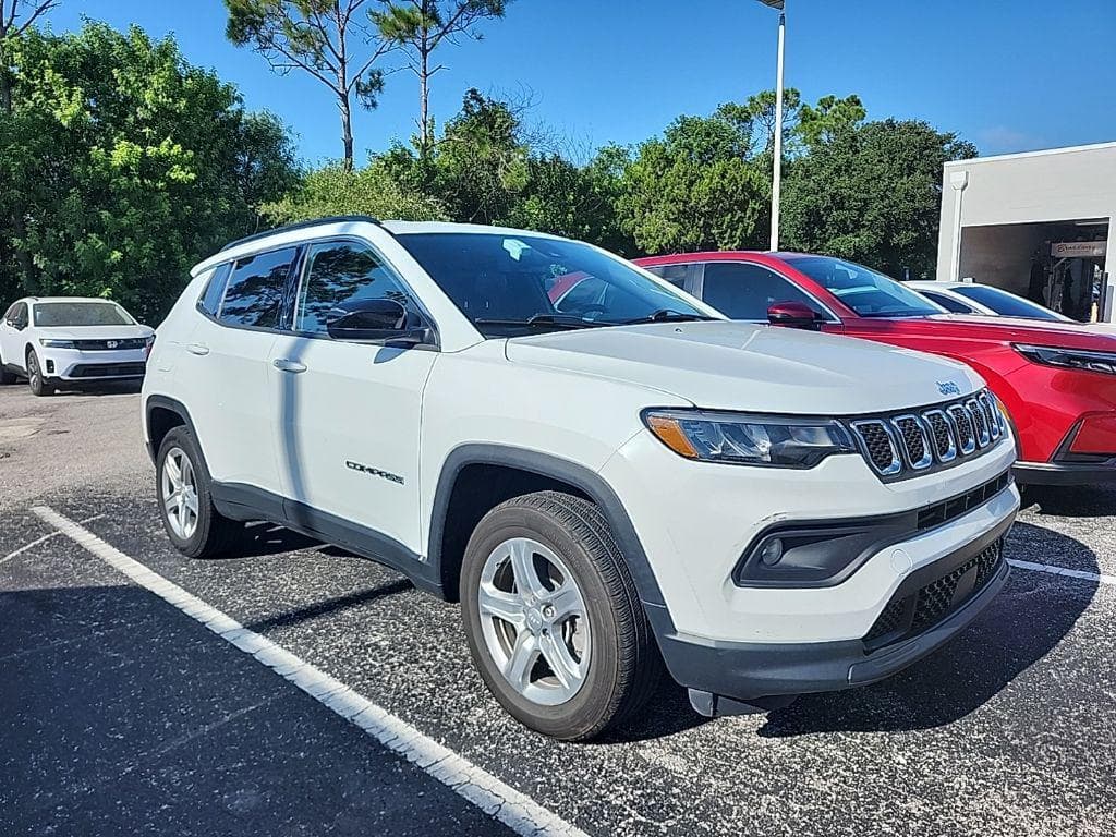 2024 Jeep Compass Latitude — photo 1 of 10