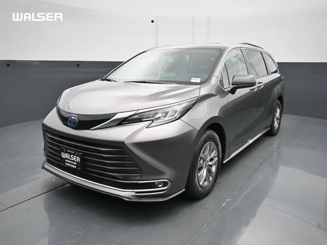 2023 Toyota Sienna XLE — photo 1 of 47