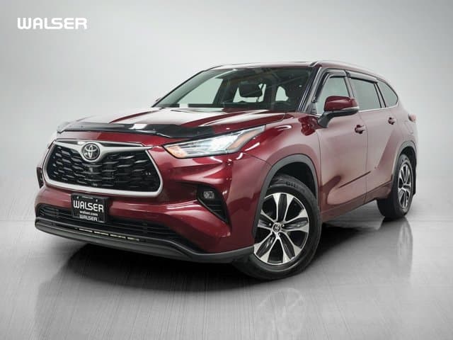 2021 Toyota Highlander XLE — photo 1 of 31