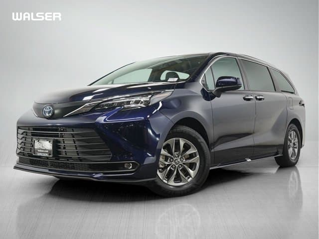 2025 Toyota Sienna XLE — photo 1 of 30