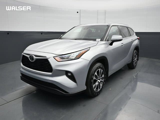 2022 Toyota Highlander XLE — photo 1 of 42
