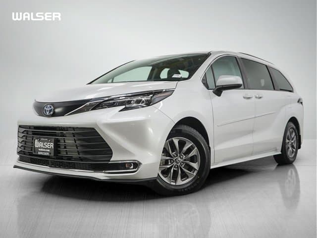 2024 Toyota Sienna XLE — photo 1 of 30
