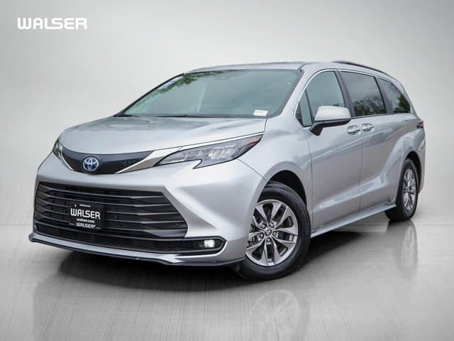 2025 Toyota Sienna XLE — photo 1 of 32