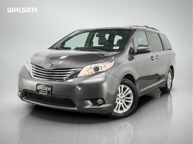 2016 Toyota Sienna XLE — photo 1 of 31