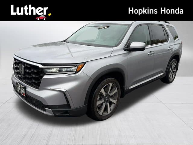 2024 Honda Pilot Touring — photo 1 of 13