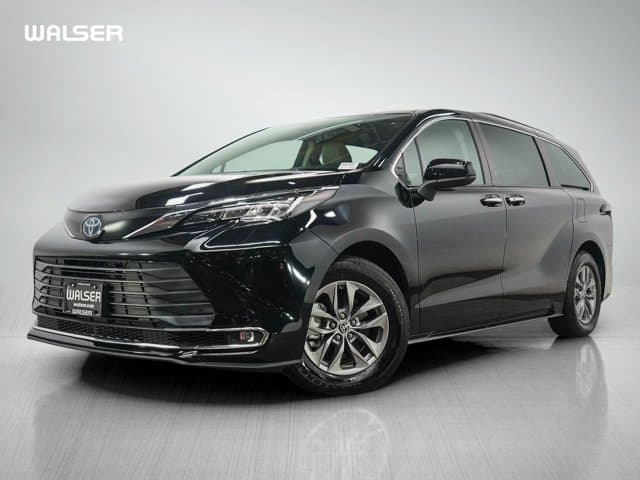 2023 Toyota Sienna XLE — photo 1 of 30