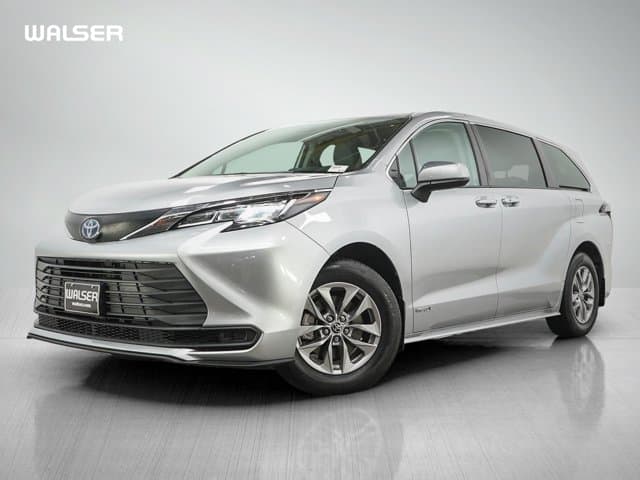 2021 Toyota Sienna LE — photo 1 of 29