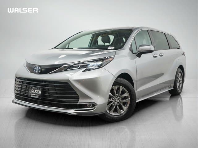 2024 Toyota Sienna XLE — photo 1 of 31