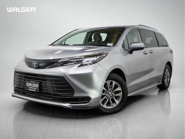 2021 Toyota Sienna LE — photo 1 of 29