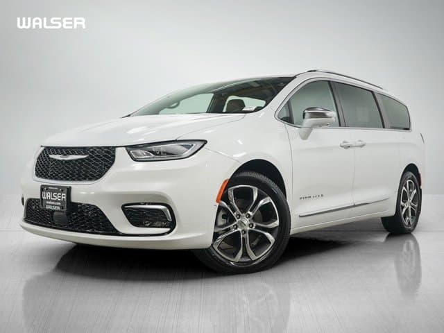 2022 Chrysler Pacifica Pinnacle — photo 1 of 33