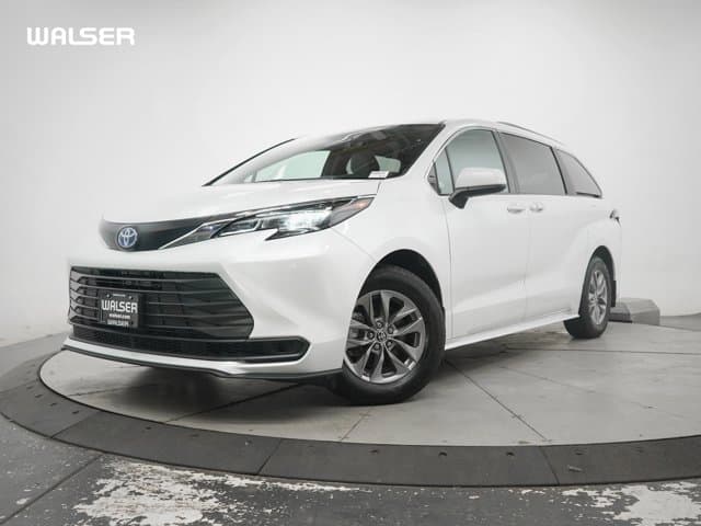 2025 Toyota Sienna Base — photo 1 of 30